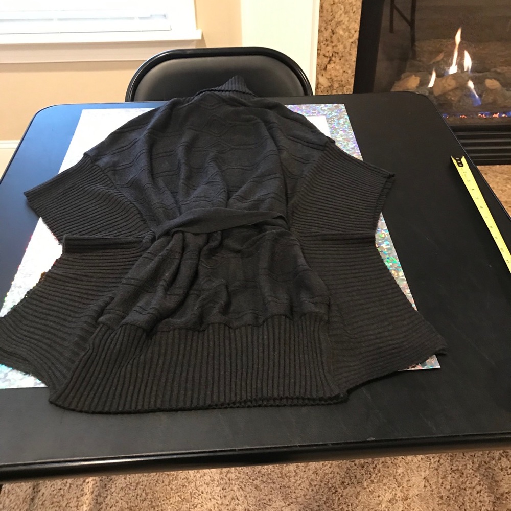 Forever 21 Sweater - Picture 4 of 8